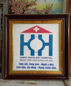 tranh-da-quy-logo-gia-re